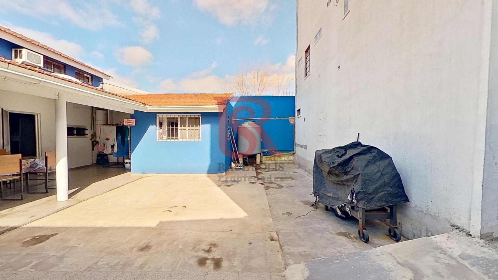 AM. Casa tres ambientes en Venta Quilmes Oeste 