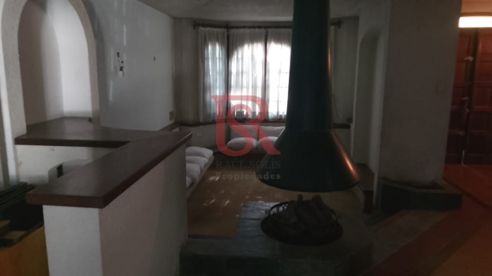 LP - Venta hermosa casa estilo tradicional de 5 ambientes en Barrio Parque, Bernal