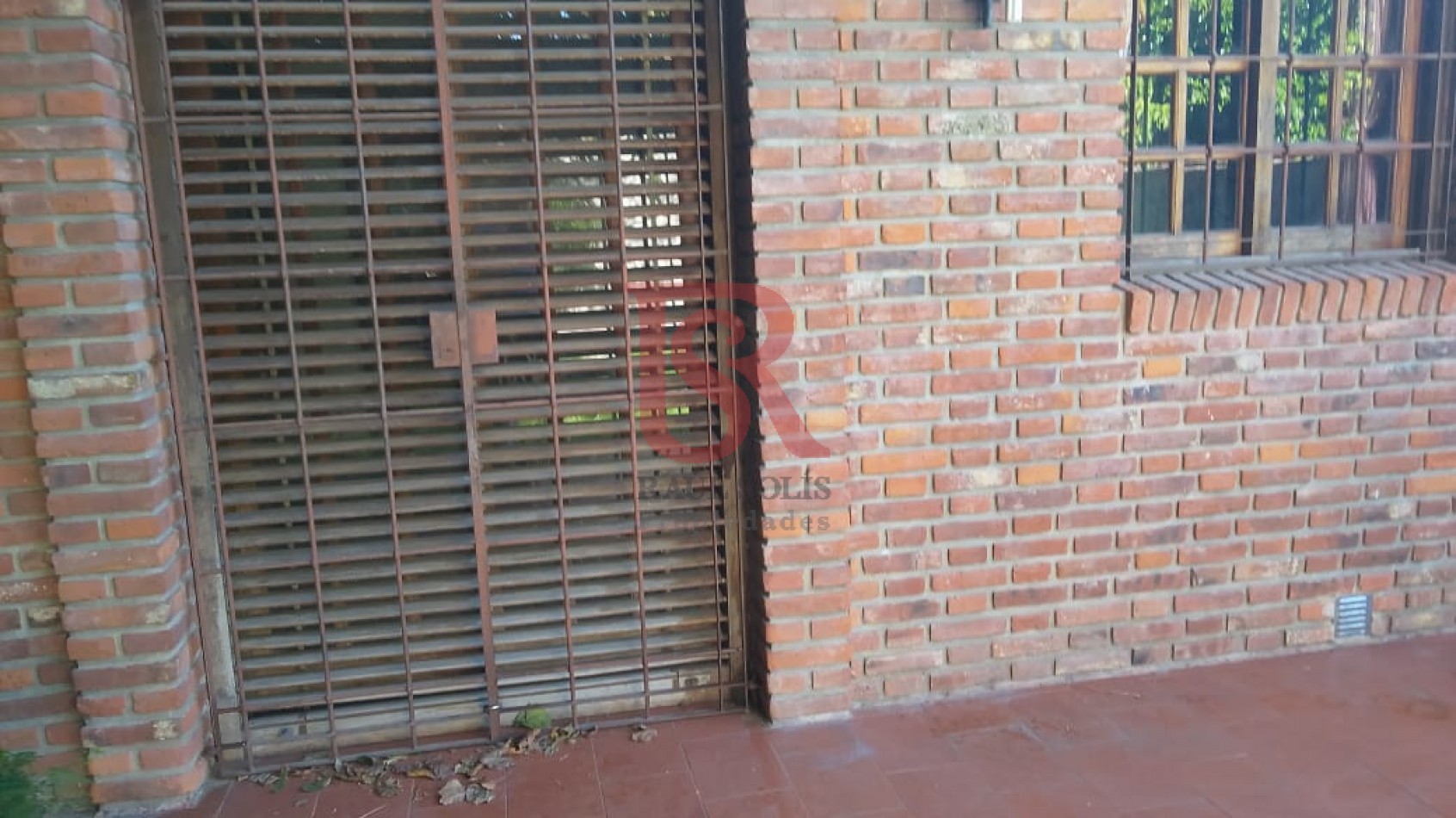 LP - Venta hermosa casa estilo tradicional de 5 ambientes en Barrio Parque, Bernal