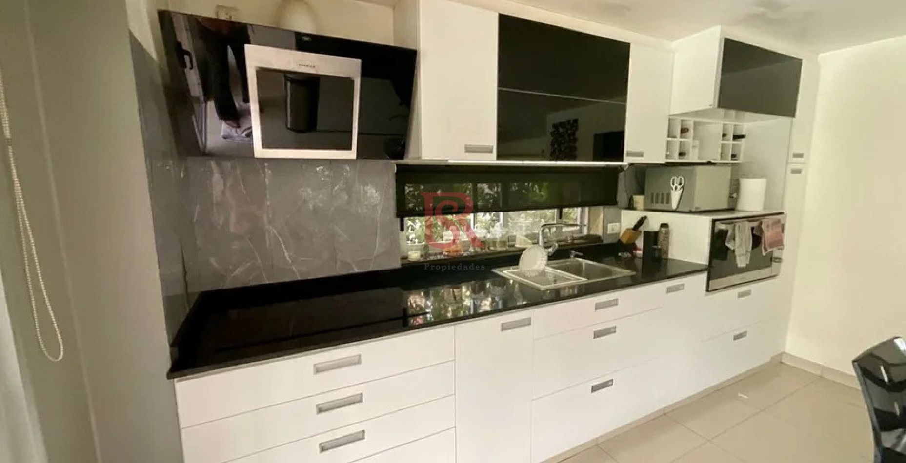 AM. Casa en Venta en Barrio Las Acacias con piscina