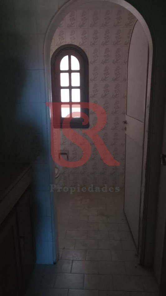 LP - Venta hermosa casa estilo tradicional de 5 ambientes en Barrio Parque, Bernal