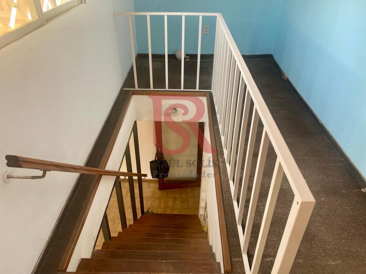 AM. Casa 3 ambientes con Local