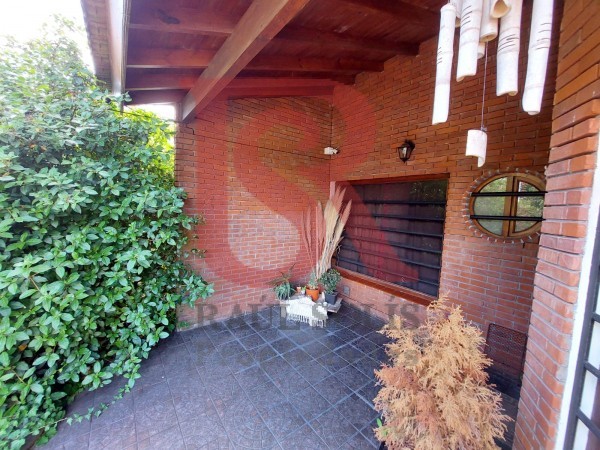 AV- Amplia casa en venta a pocas cuadras del mar