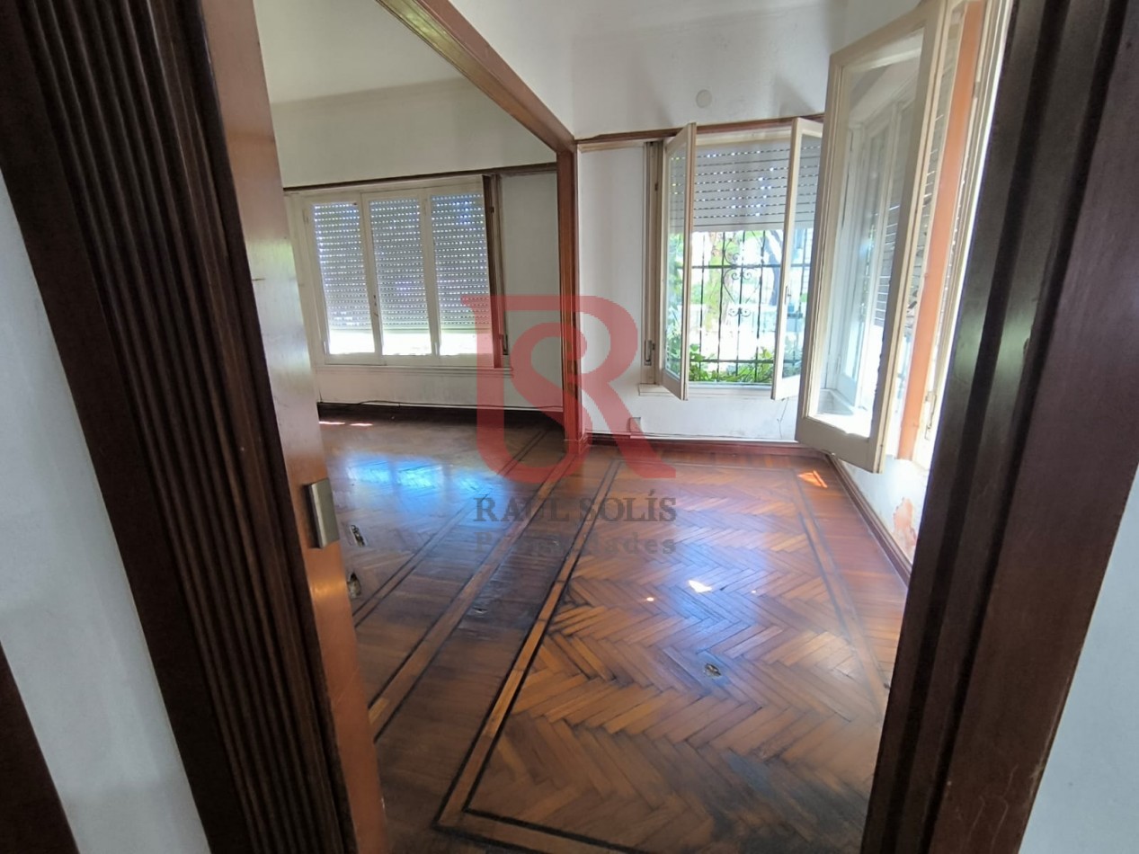 LP - venta hermosa casa con patio y parrilla a metros de la estacion de Don Bosco