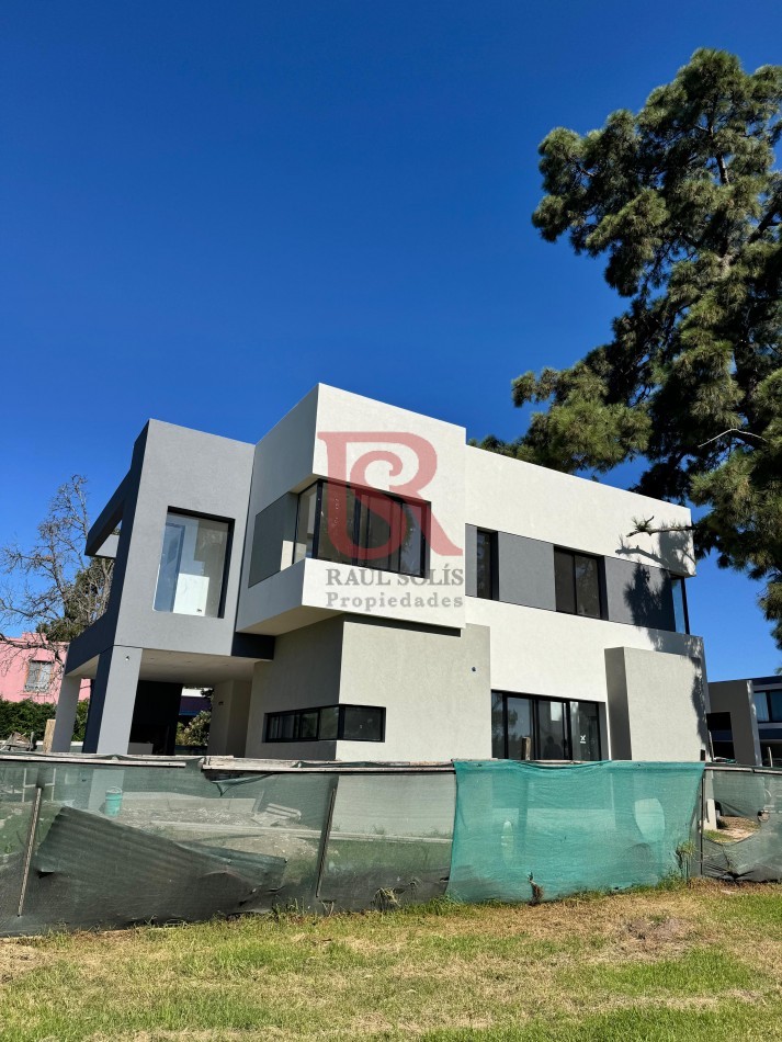 AM. ESPECTACULAR CASA EN VENTA con Piscina - Greenville Polo & Resort