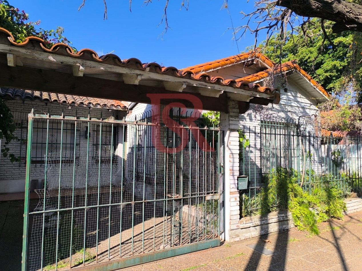 LP - venta hermosa casa con patio y parrilla a metros de la estacion de Don Bosco
