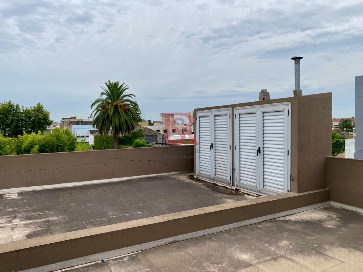 AM - Casa en Venta en tres plantas - Ideal inversores
