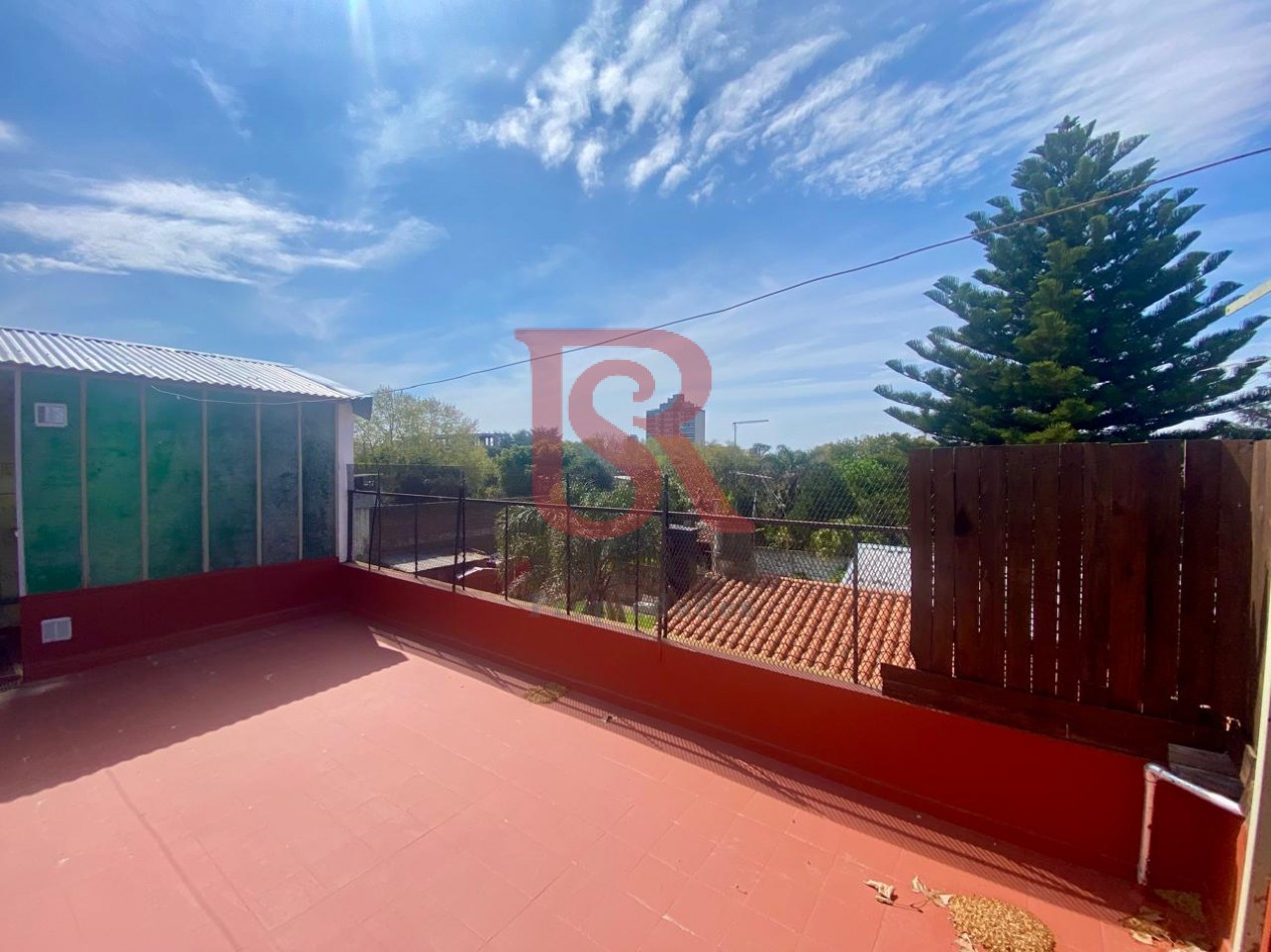 AM. Casa 3 ambientes con Local