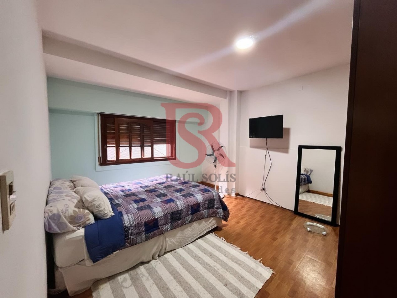 GV- Casa con amplio local en venta!