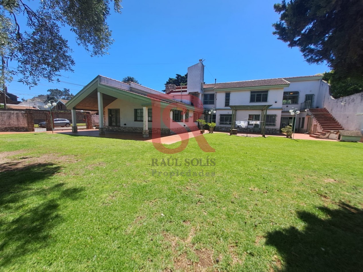 GZ- Imponente Casa en Esquina 