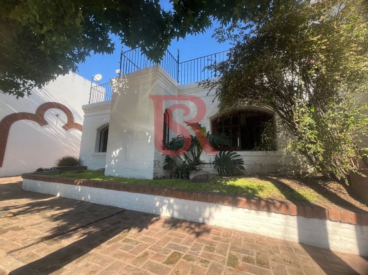 GZ - Gran casa de Categoria desarrollada sobre lote de 13 por 53 (Impecable)