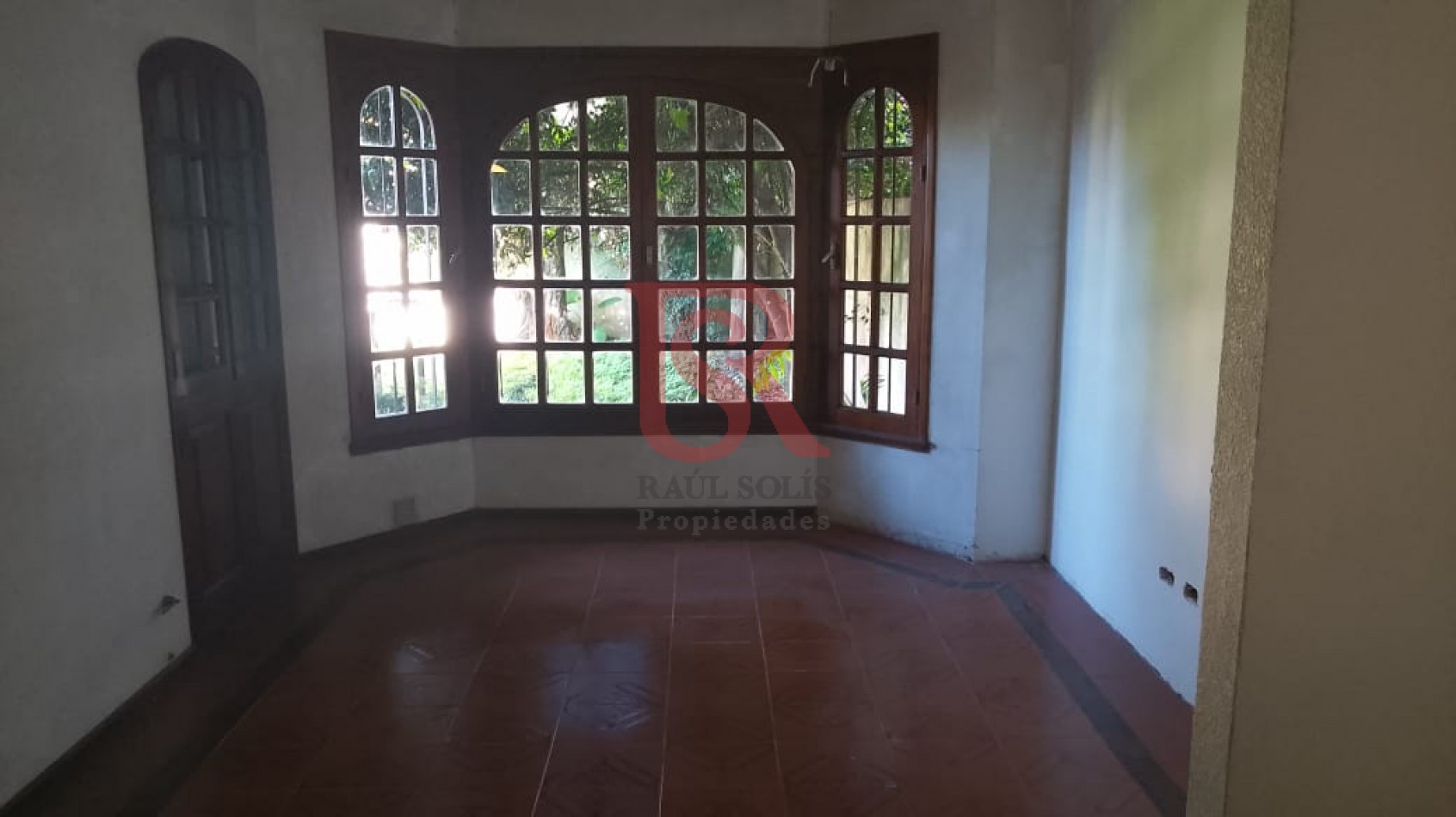 LP - Venta hermosa casa estilo tradicional de 5 ambientes en Barrio Parque, Bernal