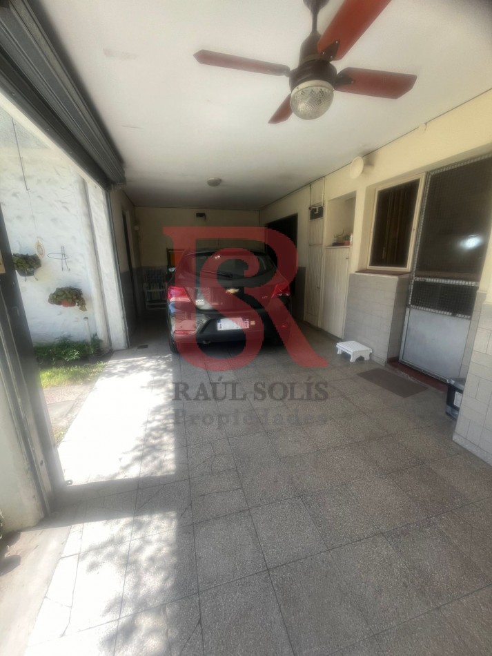 GZ- casa desarrollada en esquina super luminosa en Excelente Estado