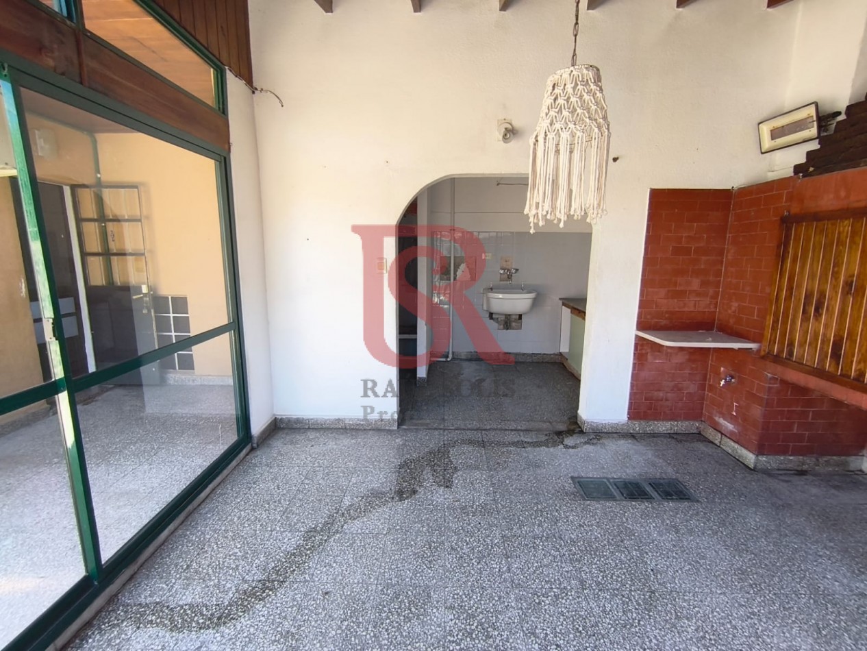 LP - VENTA! Hermoso PH en 1er piso de 4 ambientes con espcio tipo loft, quincho y parrilla en Quilmes 