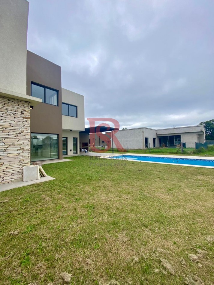 Am- Impecable Casa en Alquiler