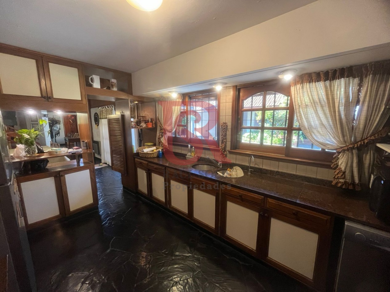 GZ - Gran casa de Categoria desarrollada sobre lote de 13 por 53 (Impecable)