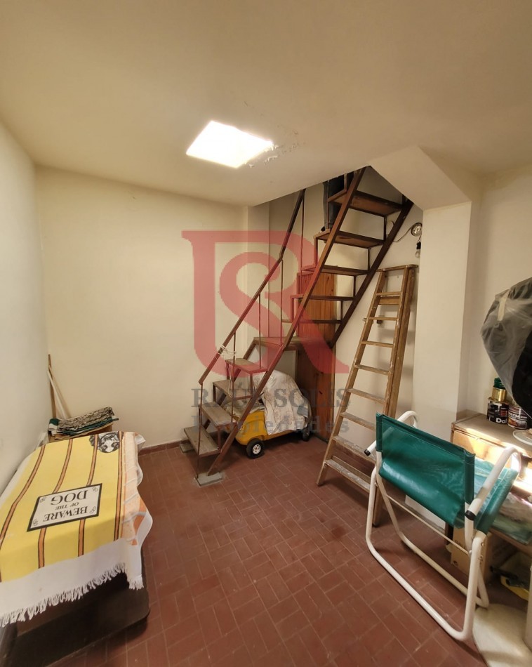 ES. PH AL FRENTE 4 AMBIENTES CON COCHERA Y JARDIN CON PARRILLA - APTO CREDITO-
