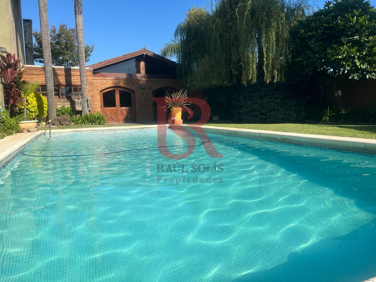 GZ - Gran casa de Categoria desarrollada sobre lote de 13 por 53 (Impecable)