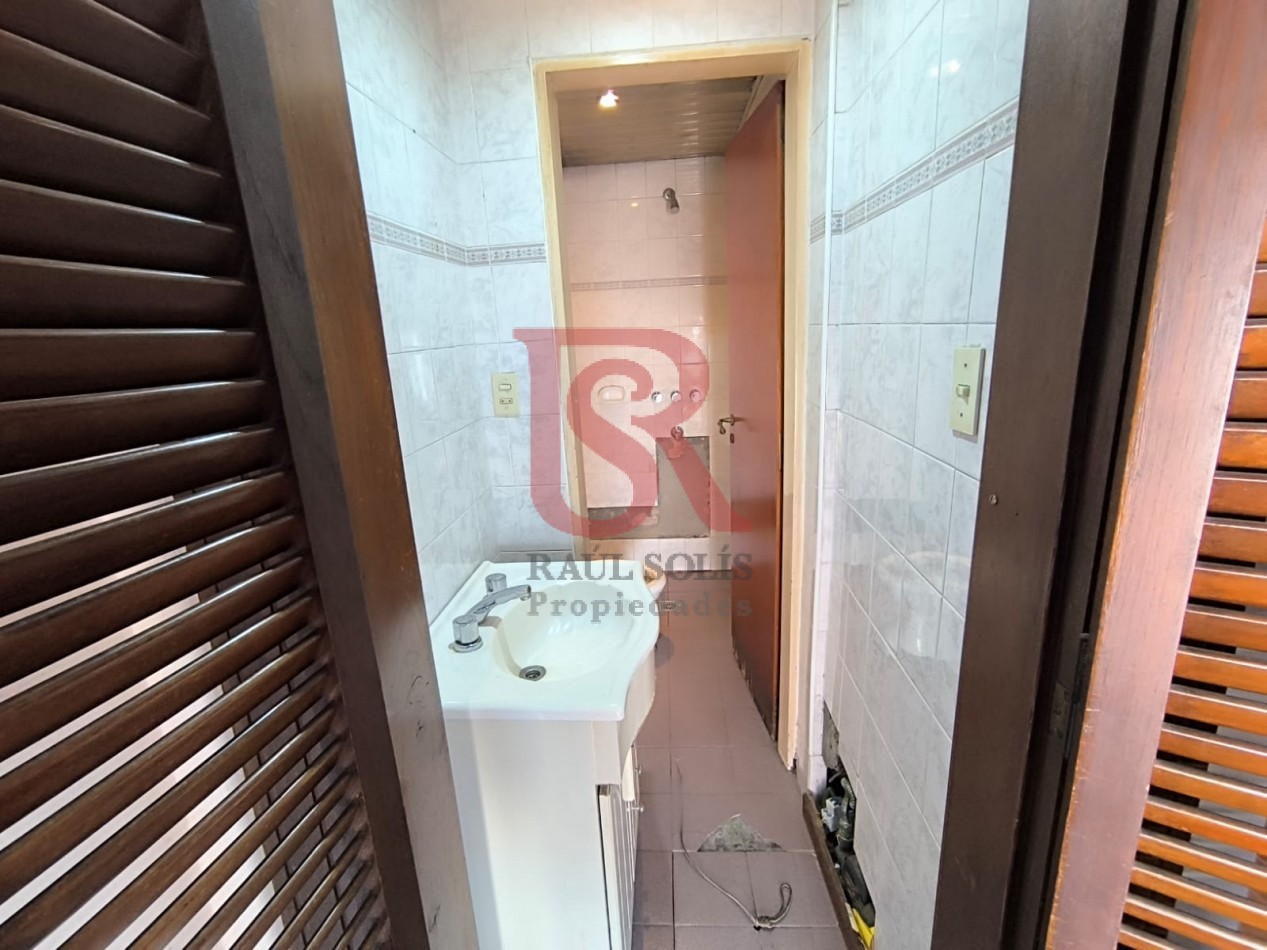 LP - venta hermosa casa con patio y parrilla a metros de la estacion de Don Bosco