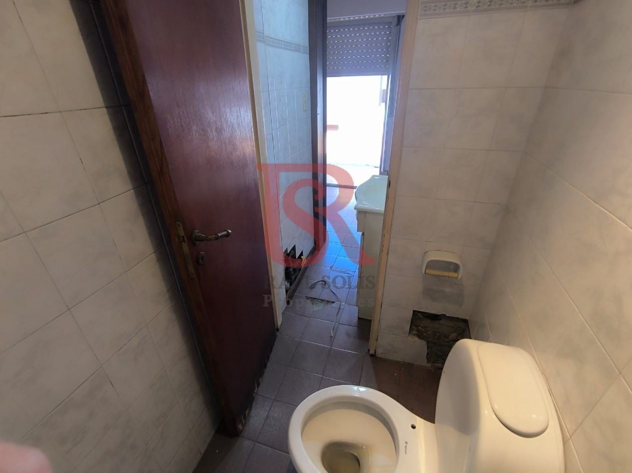 LP - venta hermosa casa con patio y parrilla a metros de la estacion de Don Bosco