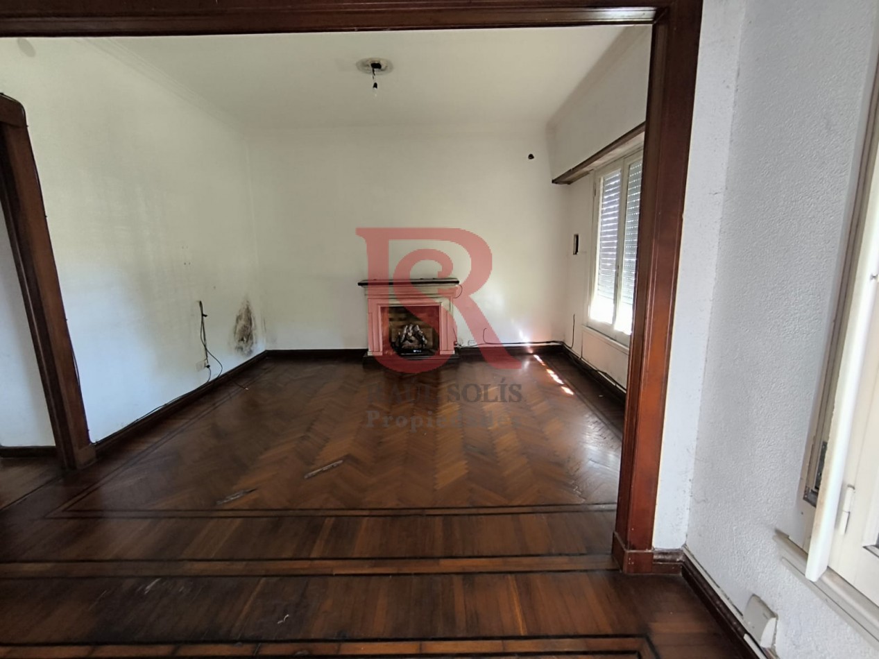 LP - venta hermosa casa con patio y parrilla a metros de la estacion de Don Bosco