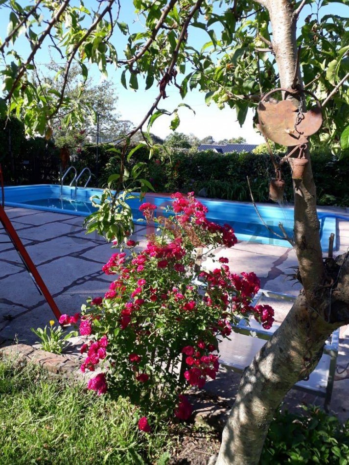 MS-Casa en Venta - Dos Plantas con Departamento Independiente, Pileta y Amplio Parque