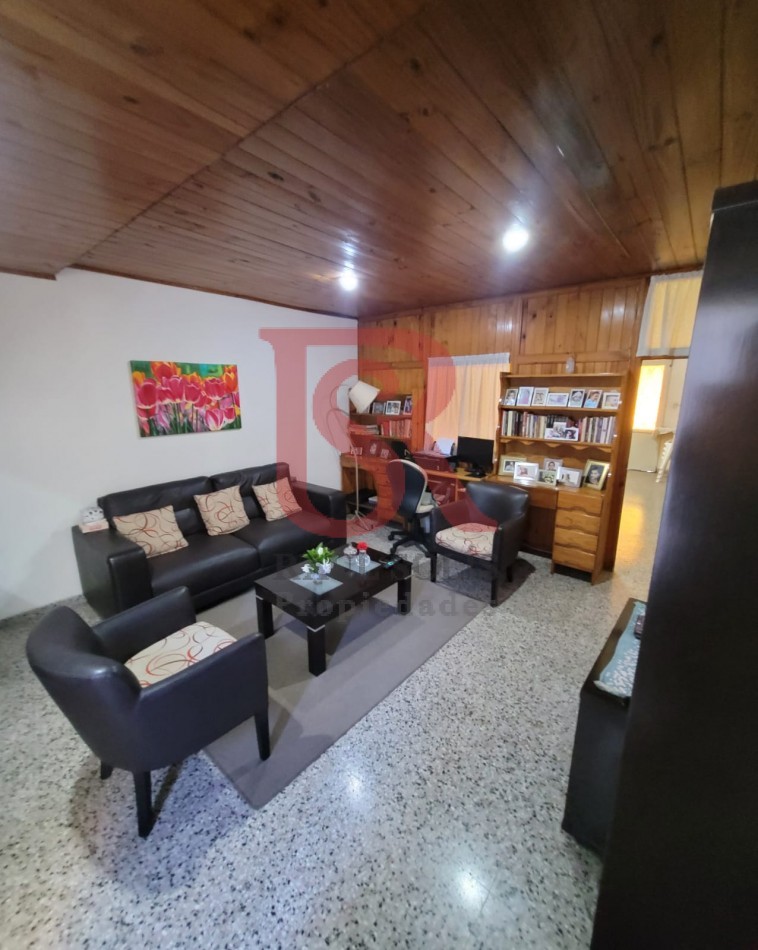 ES. PH AL FRENTE 4 AMBIENTES CON COCHERA Y JARDIN CON PARRILLA - APTO CREDITO-