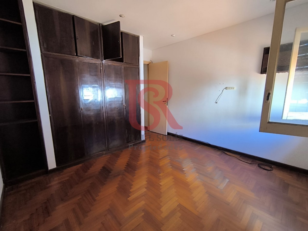 LP - venta hermosa casa con patio y parrilla a metros de la estacion de Don Bosco
