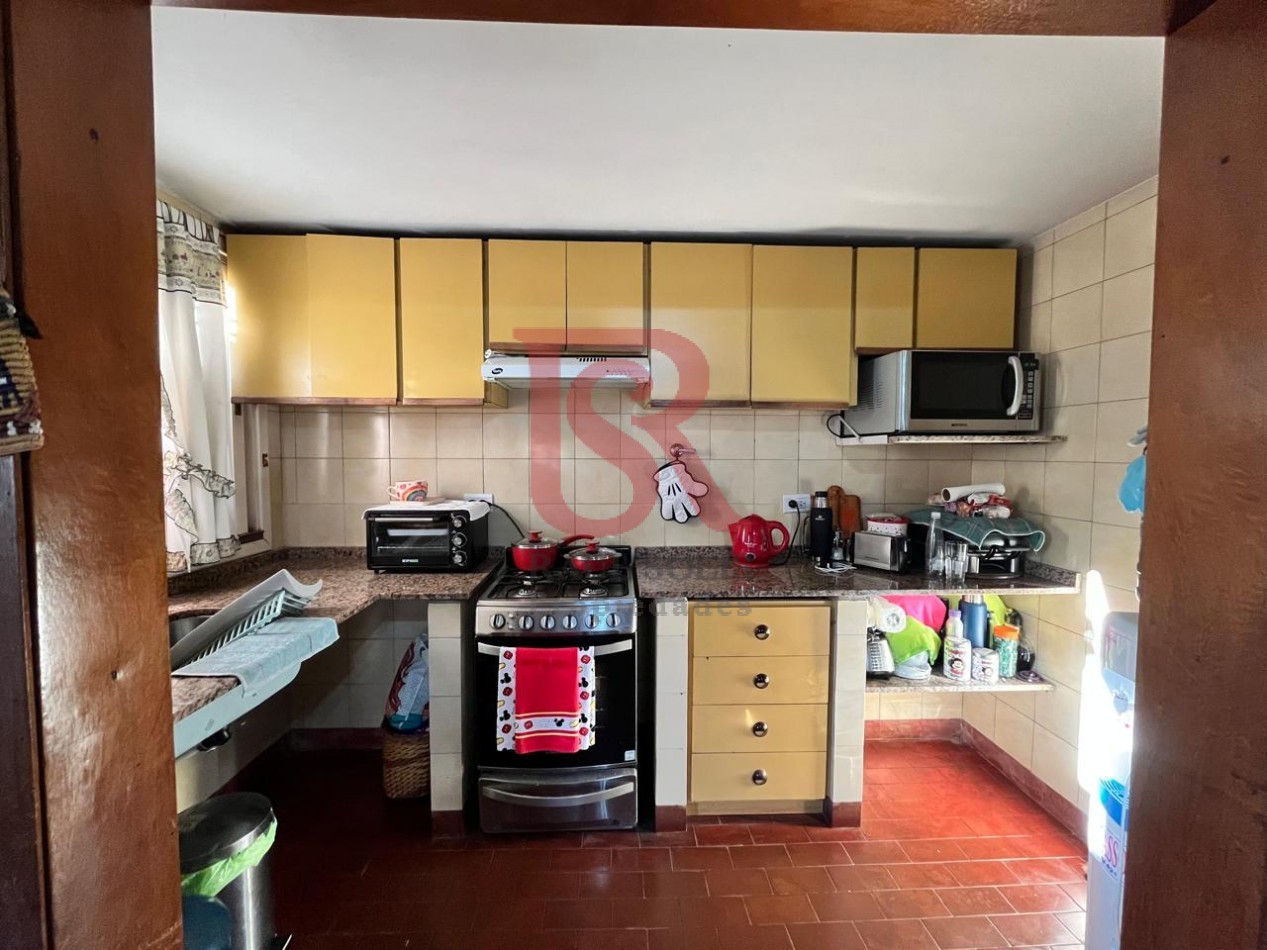 RS- Hermosa casa de 7 ambientes, en excelente estado.