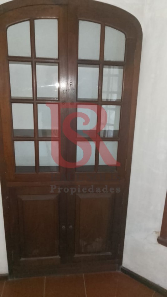 LP - Venta hermosa casa estilo tradicional de 5 ambientes en Barrio Parque, Bernal