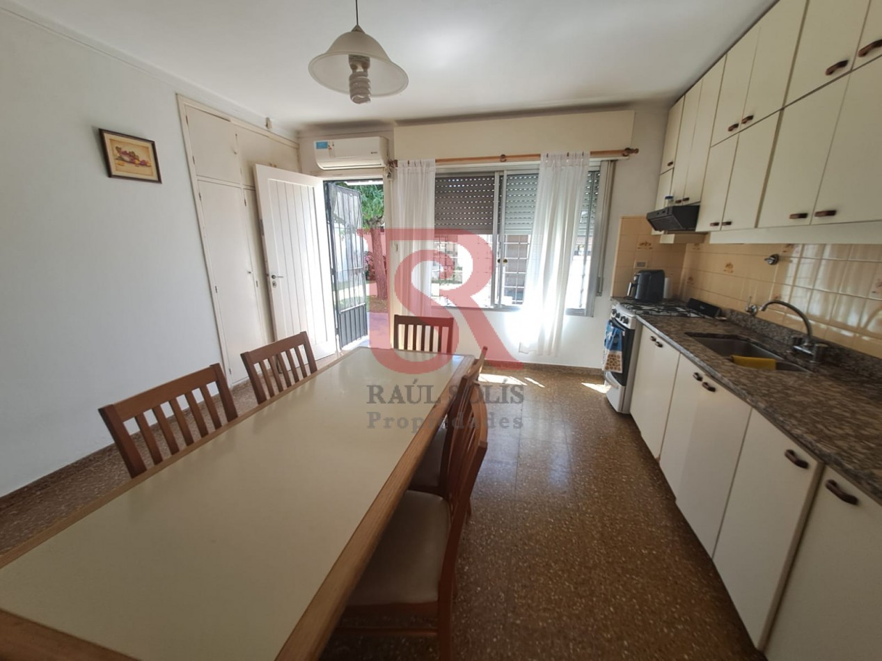 GZ - Casa tres ambientes Excelente  Estado  cochera 