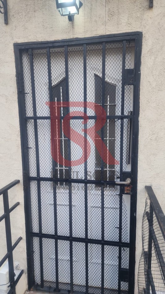 RS - ALQUILER tres ambientes primer piso por escalera en Quilmes