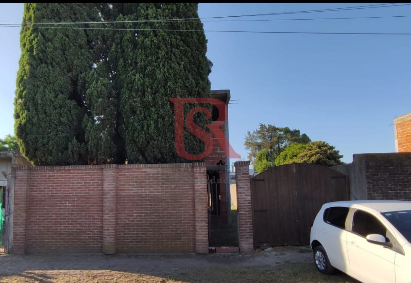 RB - Lote con vivienda de hormigon en construccion de dos plantas a terminar cerca del Cruce Varela