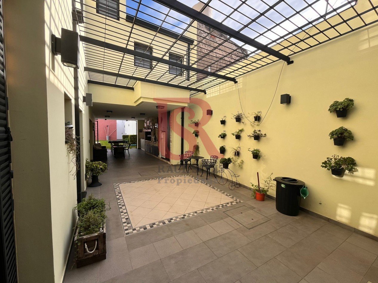 DN - Hermosa casa de 7 ambientes totalmente reciclada a nuevo en venta en Quilmes O