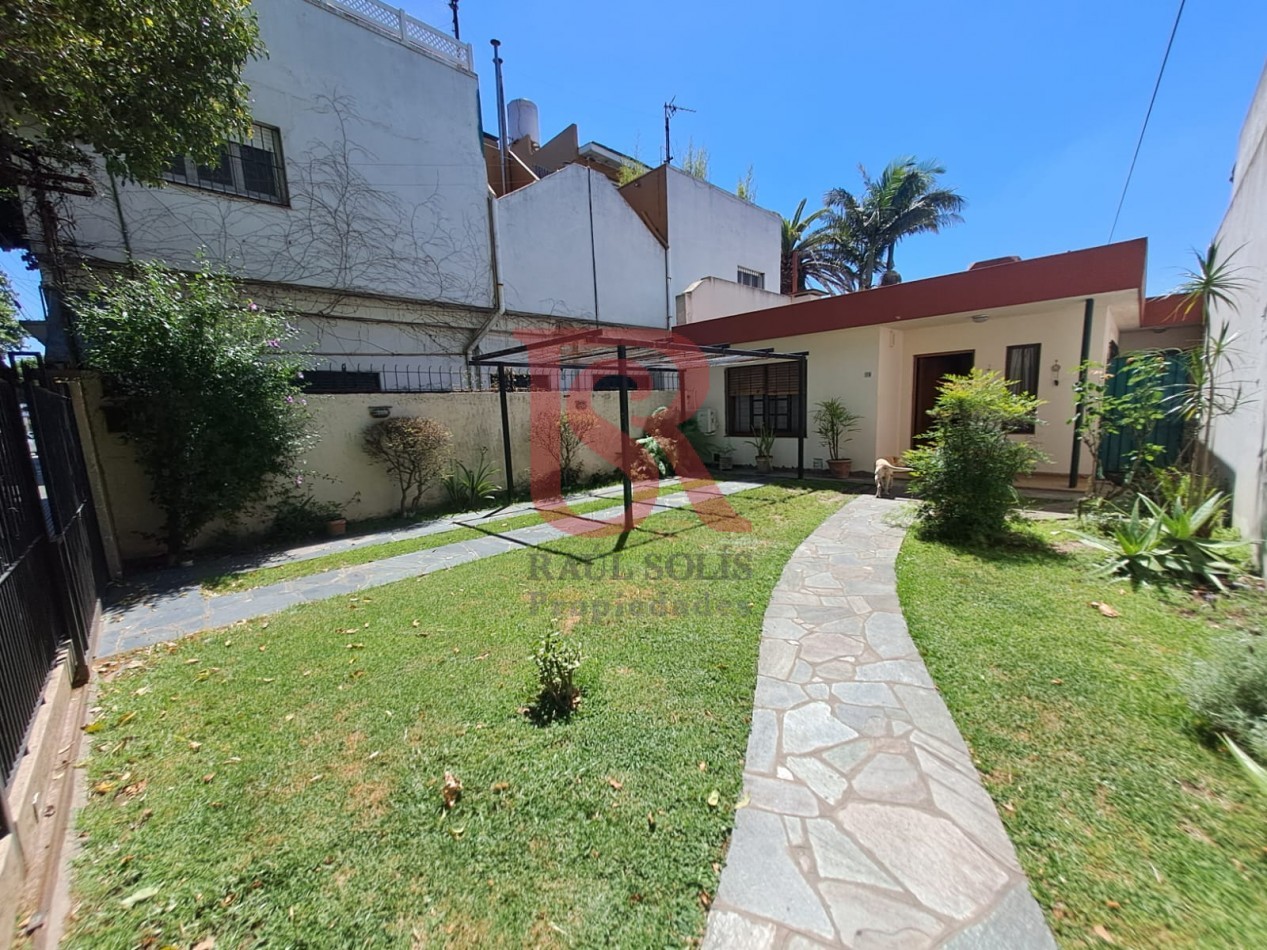 GZ - Casa tres ambientes Excelente  Estado  cochera 