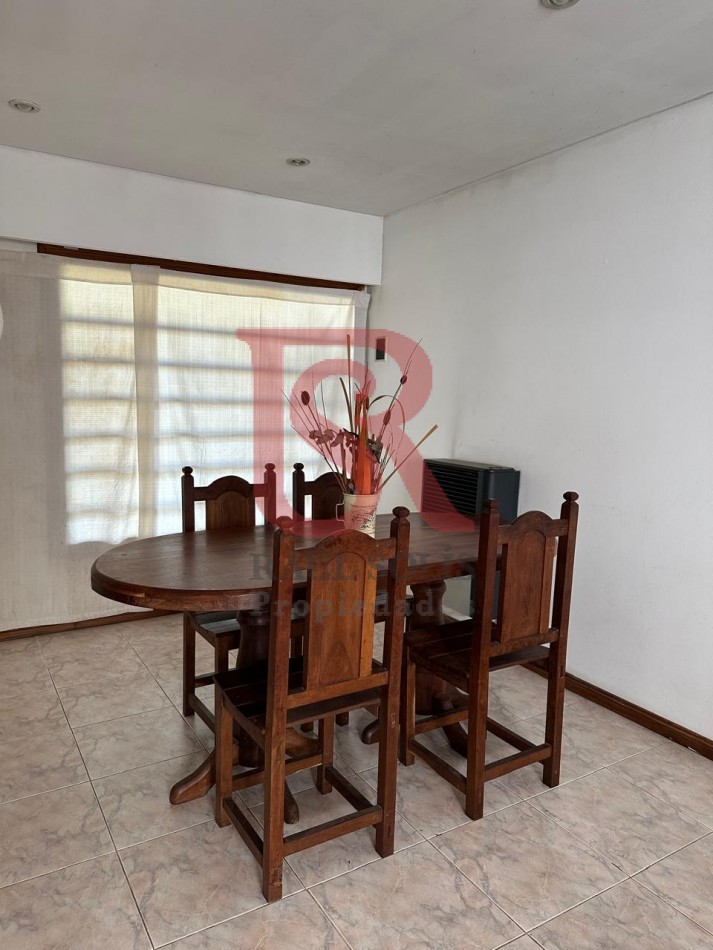 AV- Amplia casa en venta a pocas cuadras del mar
