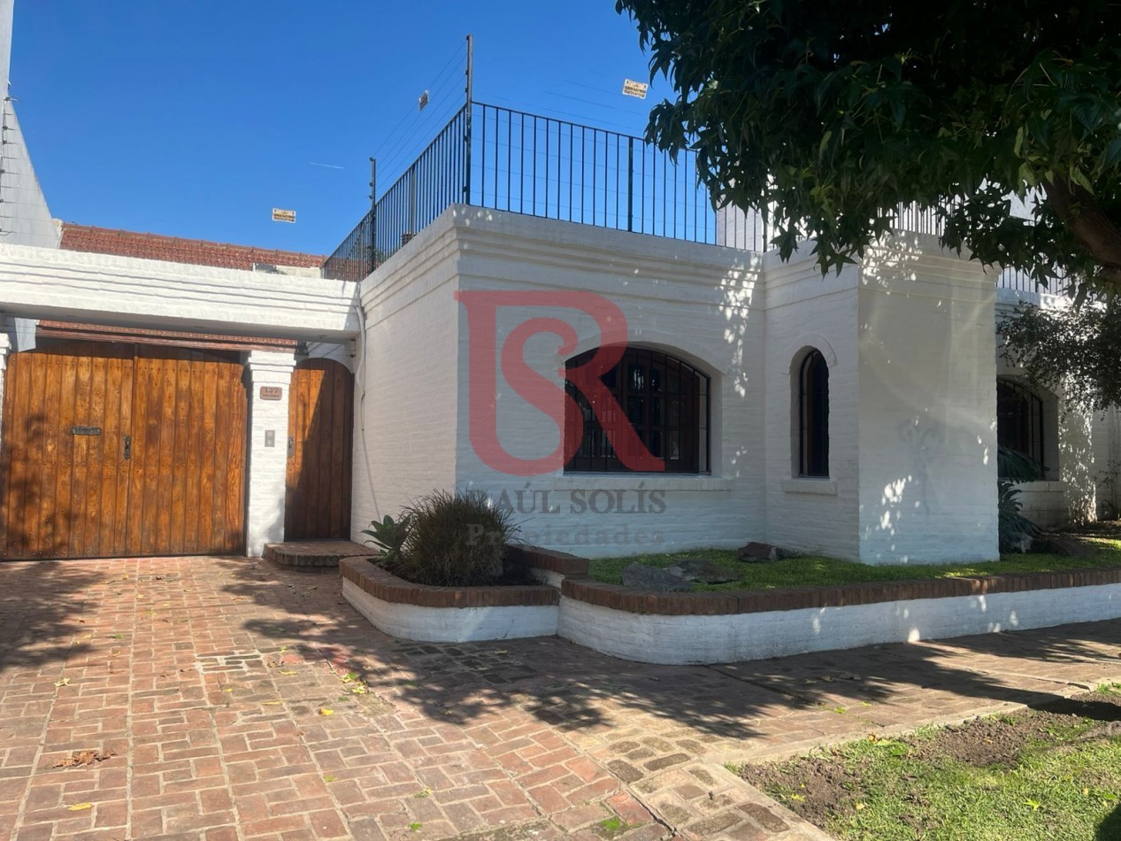 GZ - Gran casa de Categoria desarrollada sobre lote de 13 por 53 (Impecable)