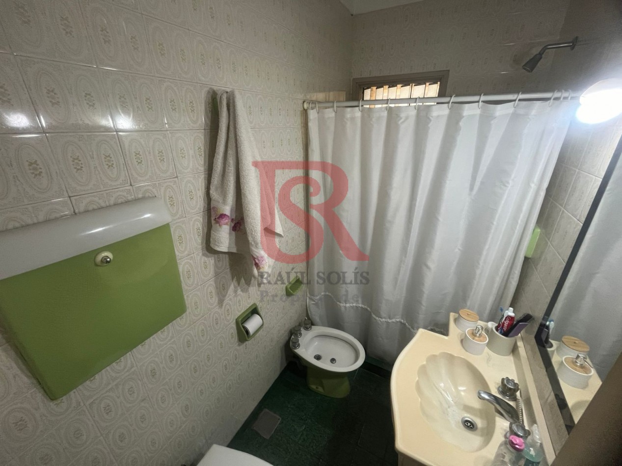 GZ- casa desarrollada en esquina super luminosa en Excelente Estado