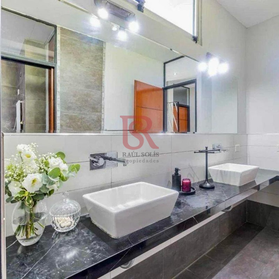 AM. Venta de Casa 5 AMBIENTES en Las Acacias