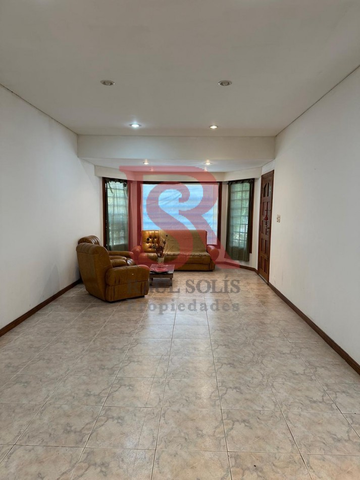 AV- Amplia casa en venta a pocas cuadras del mar