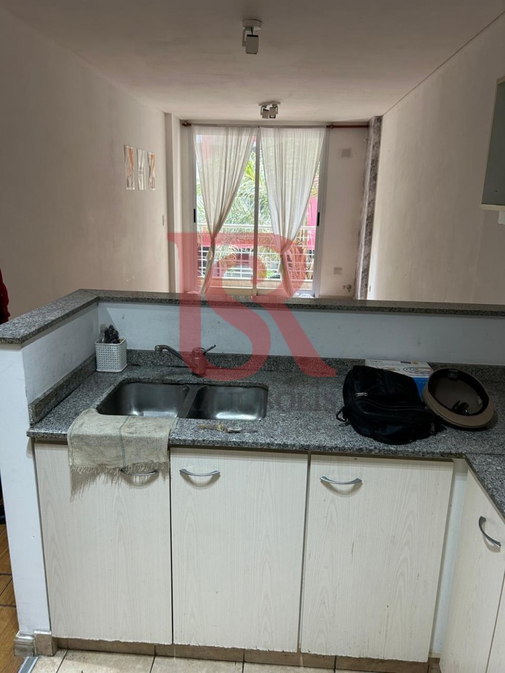 LG Dpto Lomas de Zamora,  2 ambientes muy bien ubicado, luminoso 