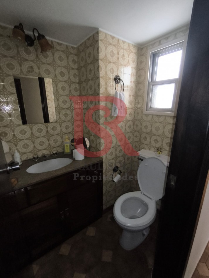 LP - VENTA! Hermoso piso de 4 ambientes con cochera y escritorio en Quilmes centro