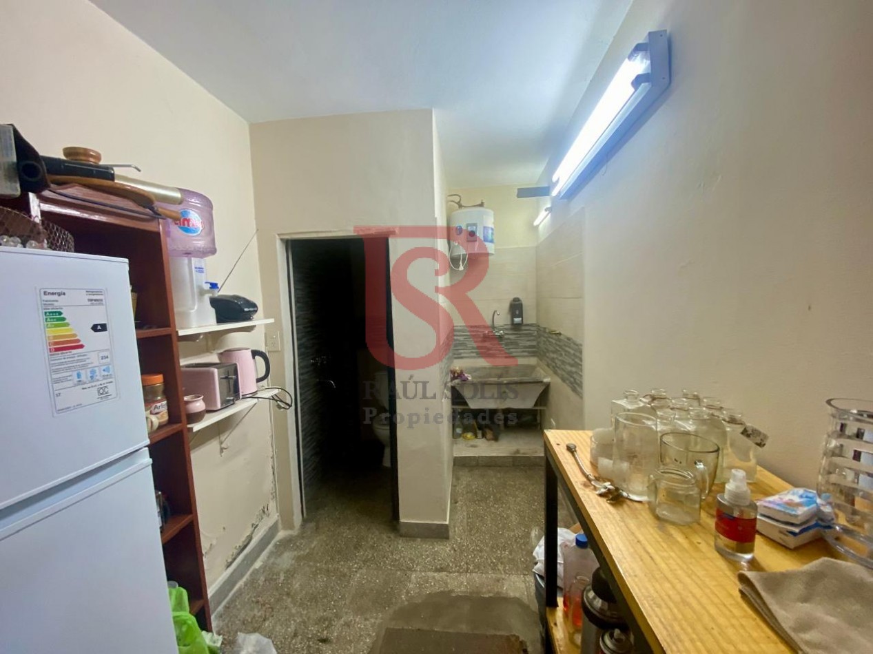 AM. Casa 3 ambientes con Local