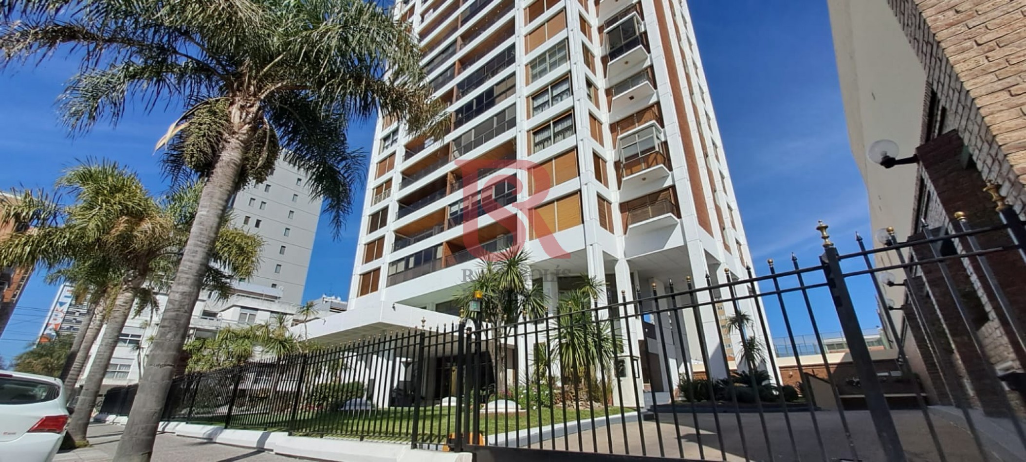 Venta Excelente Piso de Categoria en Edificio Premium 