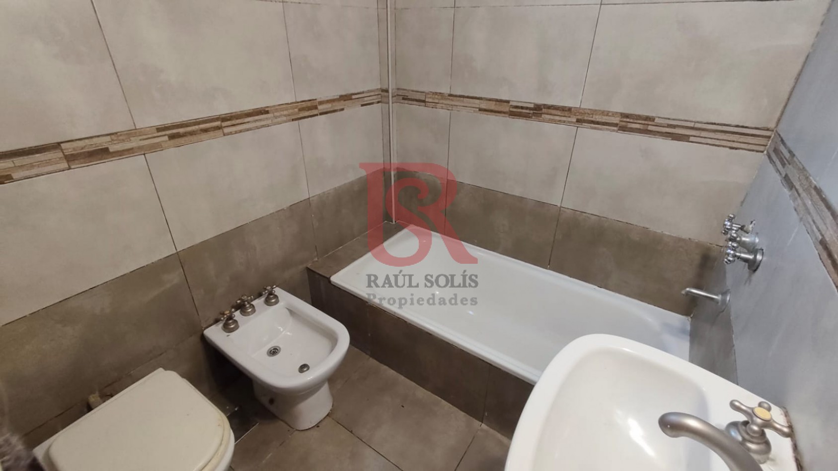 DN - Amplio PH 3 ambientes con dos patios en venta, Wilde!!