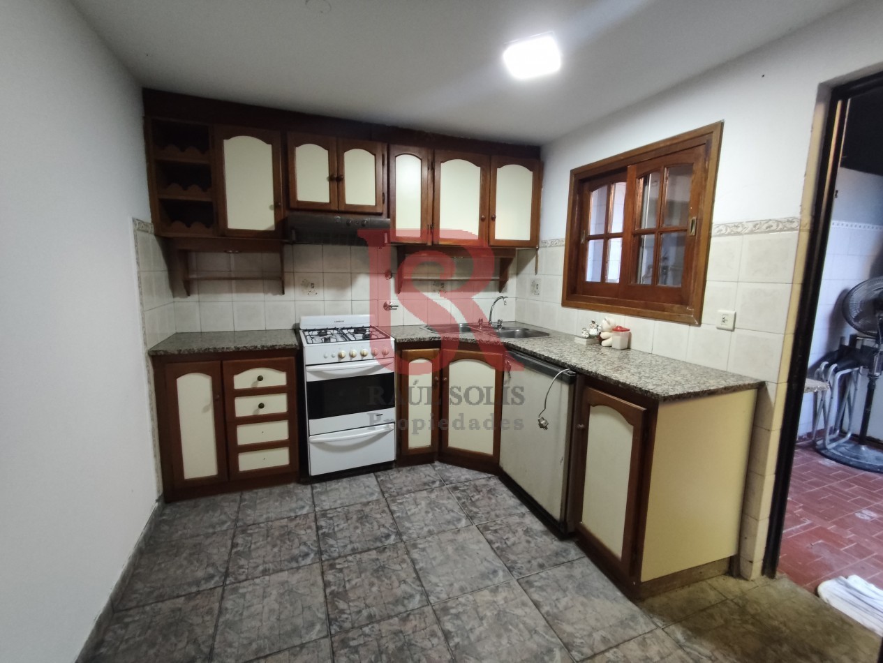 DN - Casa en alquiler 4amb con cochera