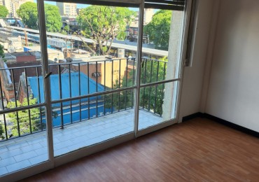 Venta Hermoso departamento cuatro ambientes reciclado a Nuevo