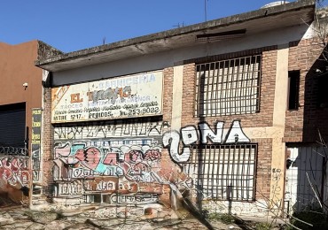 AJ - Propiedad multifuncional sobre Av. Mitre - Ideal Local comercial o deposito - frigorifico