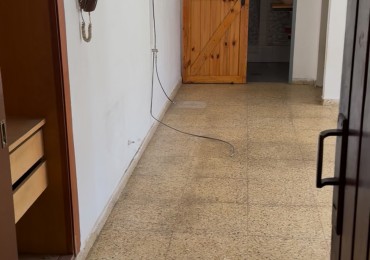 AJ - DEPARTAMENTO 2 ambientes con cochera y patio 