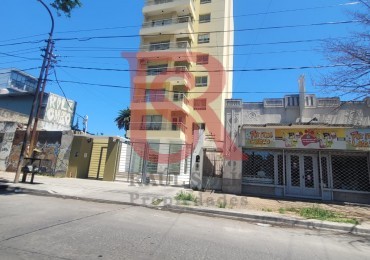 ES - ALQUILER- EXCELENTE 2 AMBIENTES  MUY LUMINOSO CON COCHERA EN QUILMES